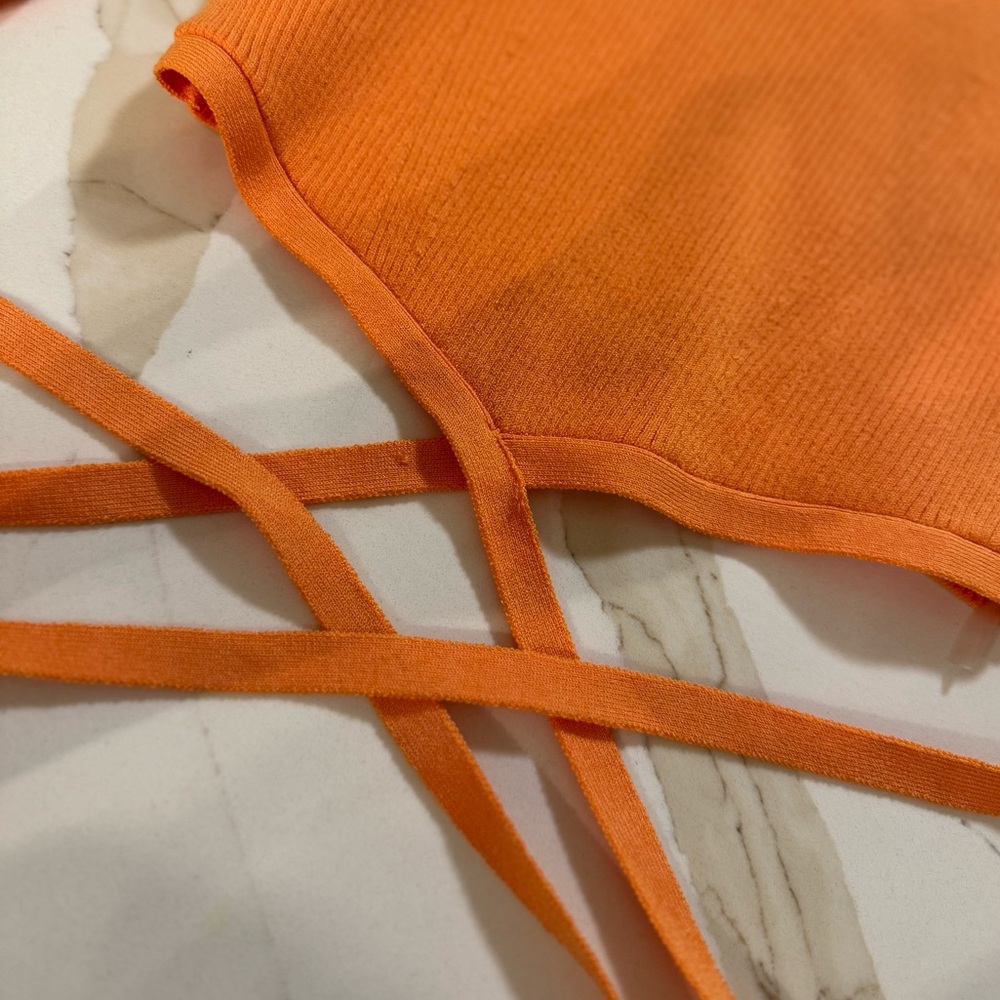 Express Body Contour Crop Top - Picture 4 of 6